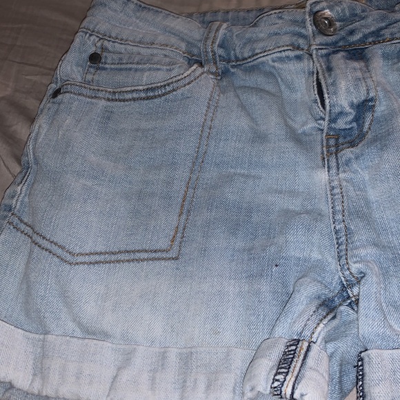 4 NWOT RUFFHEWN JEAN SHORTS LIGHT WASH OBO - Picture 3 of 5